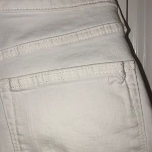 Vineyard Vines Shorts - women’s vineyard vines white jean shorts! Vineyard Vines Shorts - women’s vineyard vines white jean shorts!